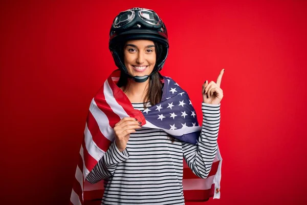Ung Vacker Patriotisk Motorcyklist Kvinna Bär Moto Hjälm Och Usa — Stockfoto