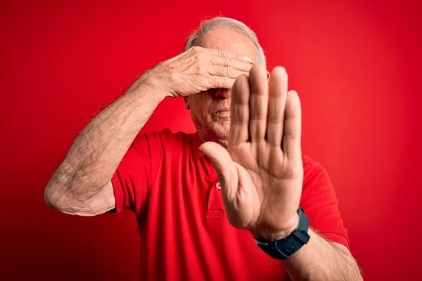 Homme Âgé Aux Cheveux Gris Portant Des Lunettes Shirt Décontracté — Photo