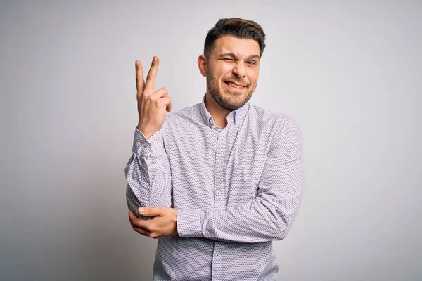 Jovem Homem Negócios Com Olhos Azuis Sobre Fundo Isolado Sorrindo — Fotografia de Stock