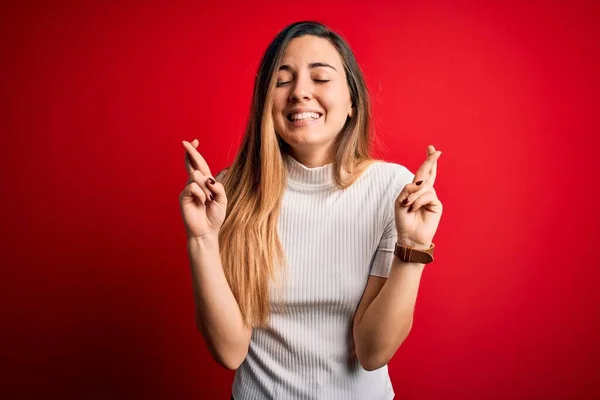 Bella Donna Bionda Con Gli Occhi Azzurri Indossa Casual Shirt — Foto Stock