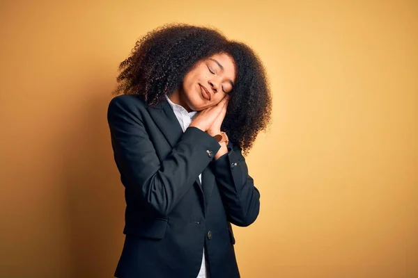 Mladá Krásná Africká Americká Obchodní Žena Afro Vlasy Sobě Elegantní — Stock fotografie