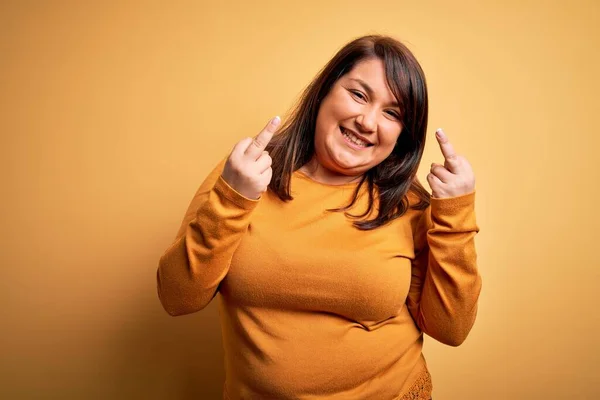 Beautiful Brunette Size Woman Wearing Casual Sweater Isolated Yellow Background — Stockfoto