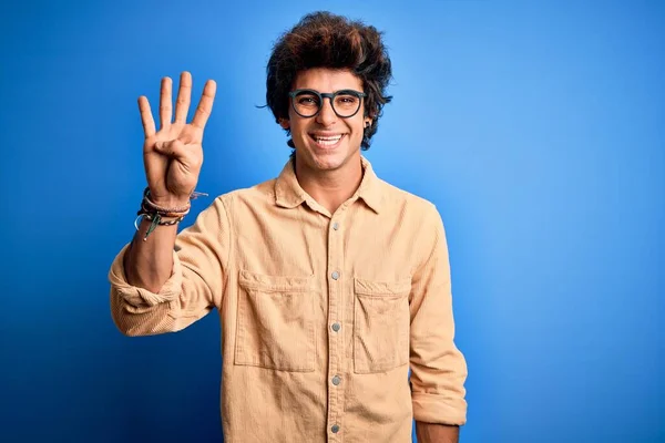 Young Handsome Man Wearing Casual Shirt Standing Isolated Blue Background — Stock Photo, Image