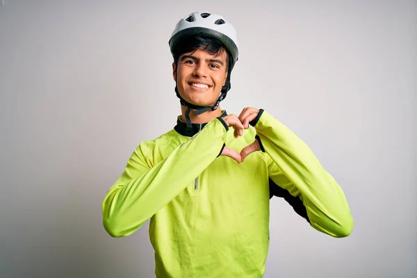 Młody Przystojny Rowerzysta Noszący Kask Bezpieczeństwa Odizolowanym Białym Tle Uśmiechający — Zdjęcie stockowe