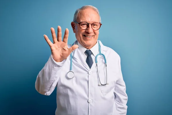 Senior Grey Haired Doctor Man Wearing Stethoscope Medical Coat Blue — Stock Photo, Image