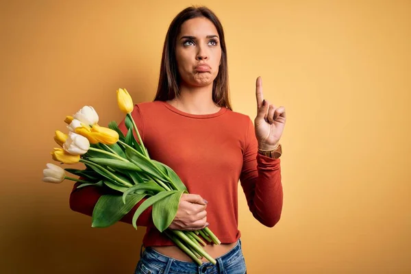 Young Beautiful Brunette Woman Holding Bouquet Tulips Flowers Yellow Background — Stock Photo, Image