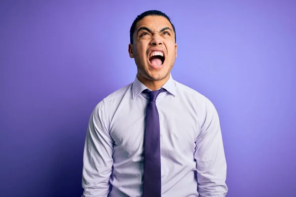 Der Junge Brasilianische Geschäftsmann Mit Eleganter Krawatte Steht Vor Isoliertem — Stockfoto