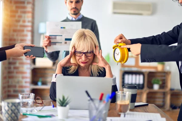 Group Business Workers Working Together Partners Stressing One Them Office — Stock Photo, Image