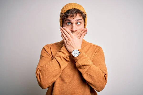 Joven Hombre Guapo Rubio Con Pelo Rizado Usando Suéter Casual —  Fotos de Stock