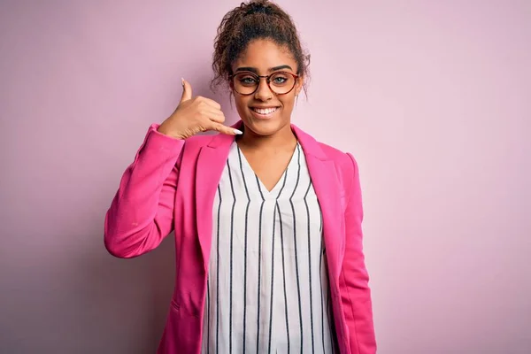 Belle Femme Affaires Afro Américaine Portant Une Veste Des Lunettes — Photo