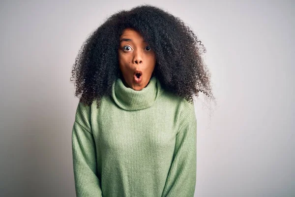 Young Beautiful African American Woman Afro Hair Wearing Green Winter — Stock Photo, Image