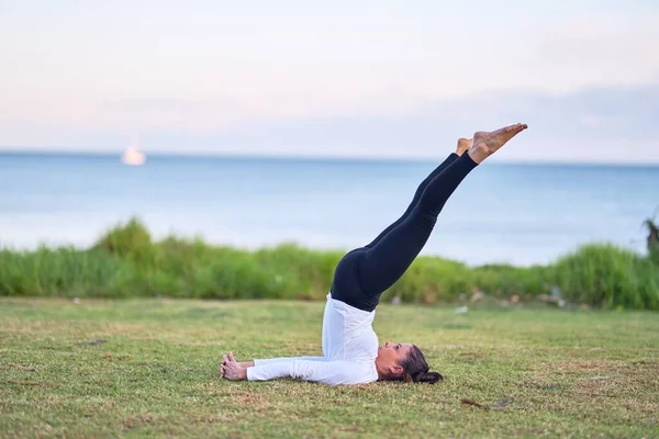 Young Beautiful Sportwoman Practicing Yoga Coach Teaching Shoulder Stand Pose — Stock Photo, Image