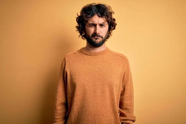 Homem Bonito Jovem Com Barba Vestindo Camisola Casual Sobre Fundo — Fotografia de Stock