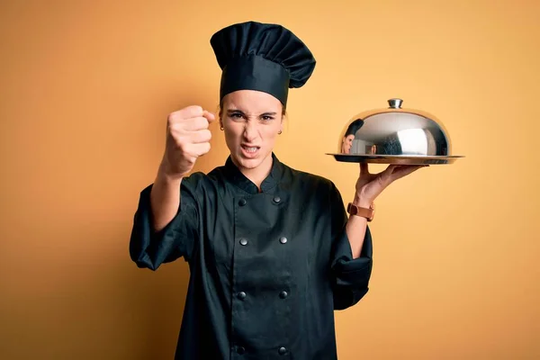 Young Beautiful Chef Woman Wearing Cooker Uniform Hat Holding Tray — Stock Photo, Image