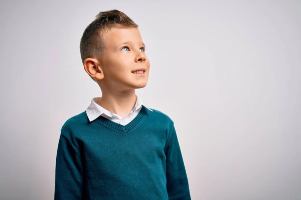 Junge Kleine Kaukasische Kinder Mit Blauen Augen Stehen Eleganter Kleidung — Stockfoto