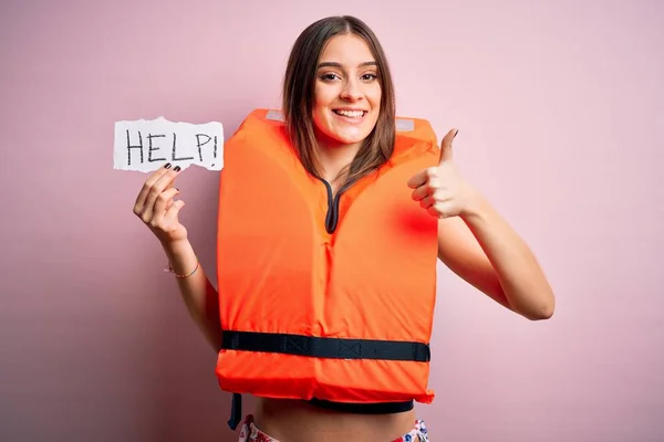 Mladá Krásná Brunetka Žena Záchranné Vestě Drží Papír Nápovědou Slovo — Stock fotografie