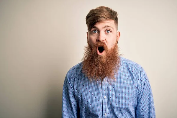 Handsome Irish Redhead Business Man Beard Standing Isolated Background Afraid — Stock Photo, Image