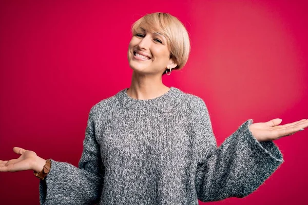 Young Blonde Woman Modern Short Hair Wearing Casual Sweater Pink — Stock Photo, Image