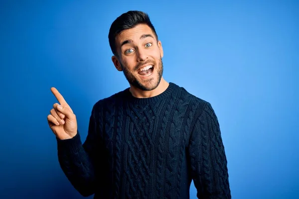 Young Handsome Man Wearing Casual Sweater Standing Isolated Blue Background — Stock Photo, Image