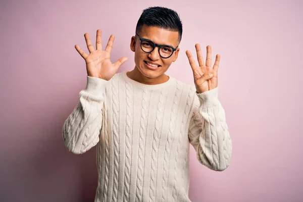 Homem Latino Bonito Jovem Vestindo Suéter Casual Branco Óculos Sobre — Fotografia de Stock