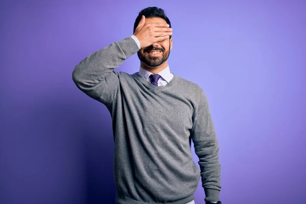 Bello Uomo Affari Con Barba Che Indossa Cravatta Casual Piedi — Foto Stock