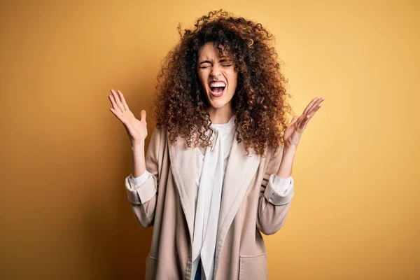 Young Beautiful Brunette Woman Curly Hair Piercing Wearing Casual Shirt — Stock Photo, Image