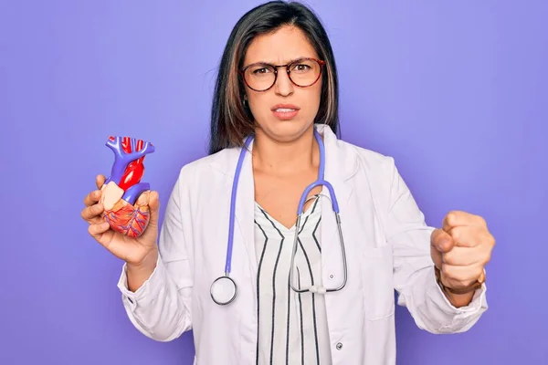 Young Doctor Cardiology Specialist Woman Holding Medical Heart Pruple Background — Stock Photo, Image