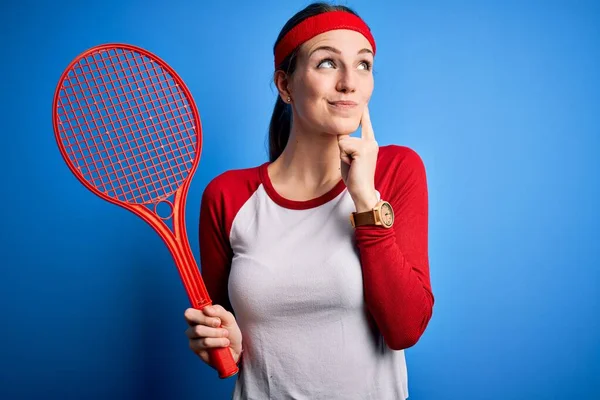 Jonge Mooie Roodharige Sportvrouw Tennissen Met Behulp Van Racket Blauwe — Stockfoto