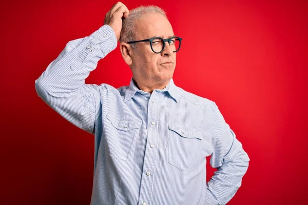 Middelbare Leeftijd Knappe Hamburger Man Dragen Casual Gestreepte Shirt Bril — Stockfoto