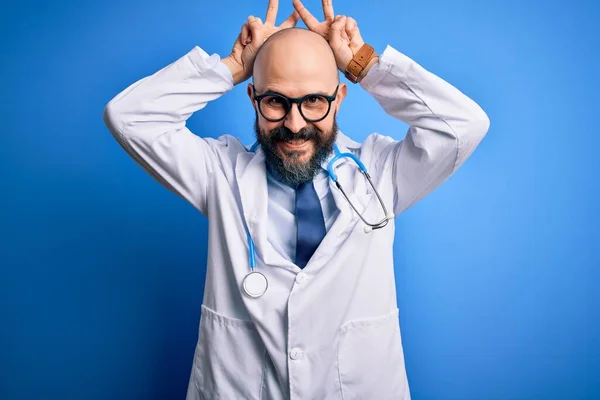 Knappe Kale Dokter Man Met Baard Dragen Bril Stethoscoop Blauwe — Stockfoto