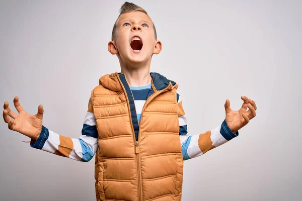 Ein Kleines Kaukasisches Kind Mit Blauen Augen Steht Wintermantel Vor — Stockfoto