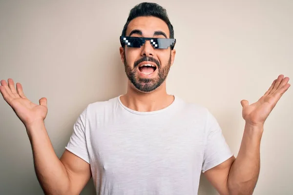 Jeune Homme Beau Avec Barbe Portant Des Lunettes Soleil Vie — Photo