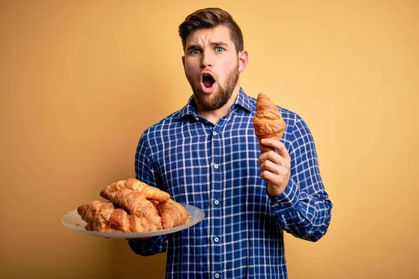 Young Blond Man Beard Blue Eyes Holding Plate French Croissants — Stock Photo, Image