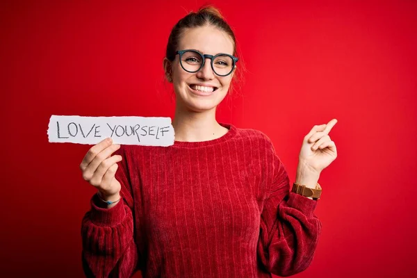 Young Beautiful Redhead Woman Holding Paper Love Yourself Message Very — Stock Photo, Image