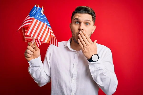 Joven Con Ojos Azules Sosteniendo Bandera Estados Unidos América Sobre —  Fotos de Stock