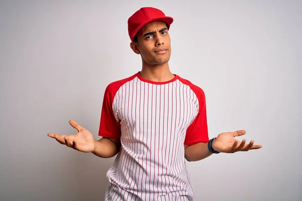 Joven Atleta Afroamericano Guapo Con Camiseta Béisbol Rayas Gorra Despistado —  Fotos de Stock