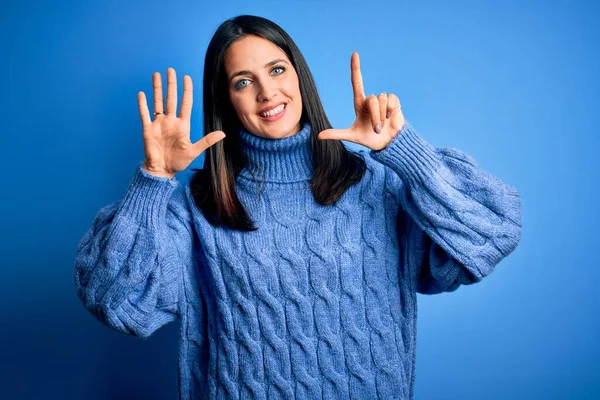 Young Brunette Woman Blue Eyes Wearing Casual Turtleneck Sweater Showing — Stock Photo, Image