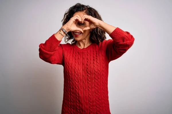 Mujer Morena Mediana Edad Vistiendo Suéter Casual Pie Sobre Fondo — Foto de Stock