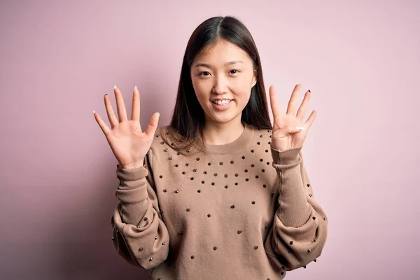 Jonge Mooie Aziatische Vrouw Dragen Mode Elegante Trui Roze Gesoldeerde — Stockfoto