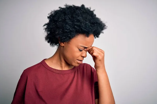 Wanita Muda Afro Afrika Amerika Yang Cantik Dengan Rambut Keriting — Stok Foto