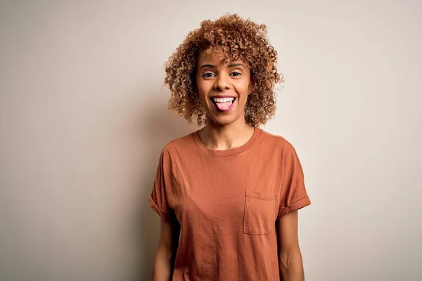 Belle Femme Afro Américaine Aux Cheveux Bouclés Portant Shirt Décontracté — Photo