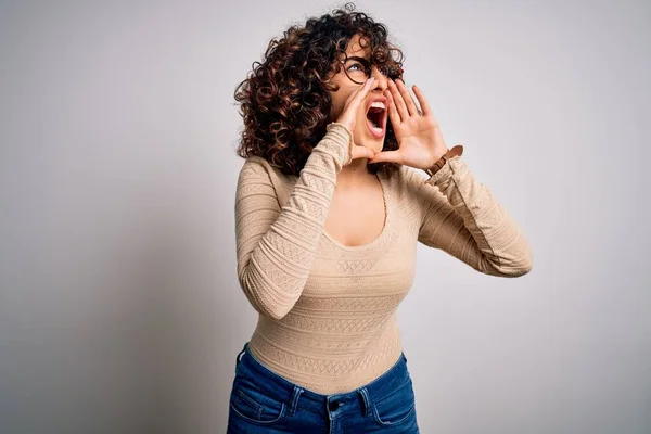 Young Beautiful Curly Arab Woman Wearing Casual Shirt Glasses White — Stock Photo, Image