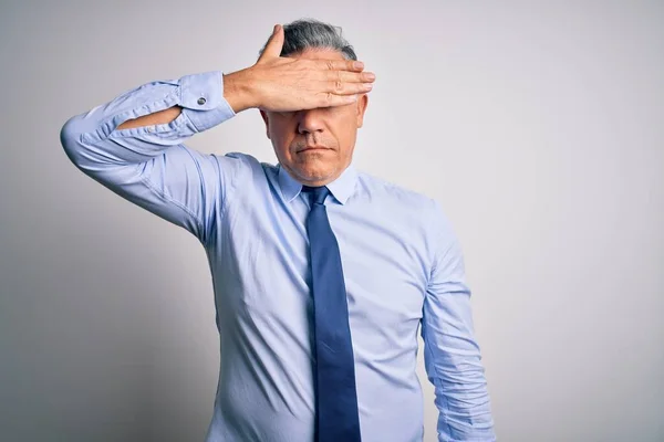 Hombre Negocios Guapo Pelo Gris Mediana Edad Con Camisa Elegante — Foto de Stock