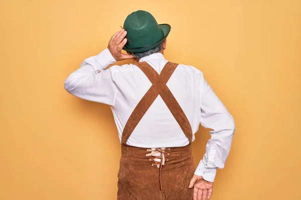 Homme Âgé Aux Cheveux Gris Portant Costume Traditionnel Allemand Octoberfest — Photo