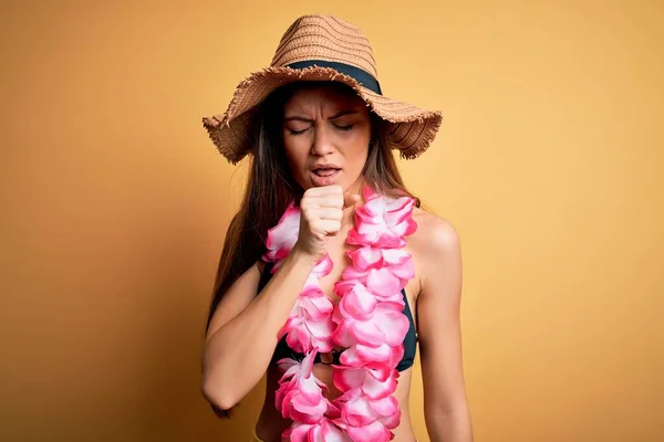 Mladá Krásná Žena Modrýma Očima Dovolené Bikinách Hawaiian Lei Pocit — Stock fotografie