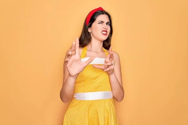 Jovem Bela Pin Mulher Vestindo Vestido Vintage Moda Dos Anos — Fotografia de Stock