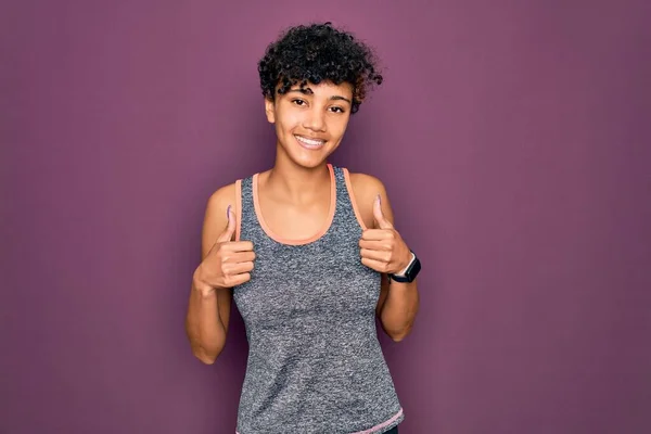 Jovem Bela Afro Americana Africana Esportista Fazendo Exercício Vestindo Sportswear — Fotografia de Stock