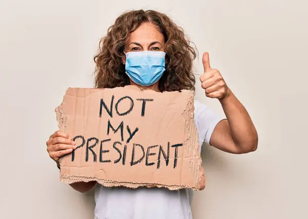 Frau Mittleren Alters Mit Coronavirus Schutzmaske Die Nicht Meinen Präsidenten — Stockfoto