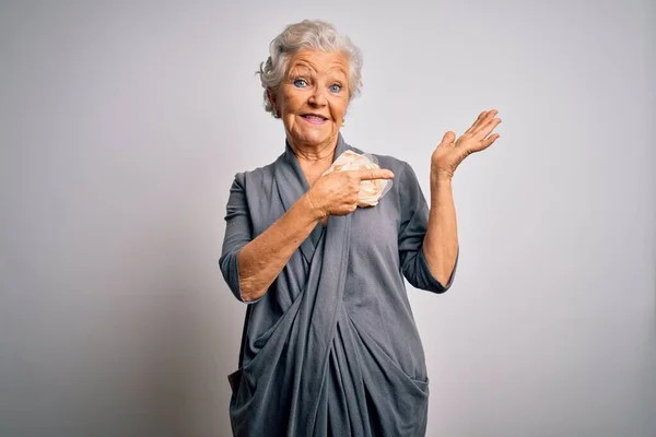 Senior Hermosa Mujer Pelo Gris Con Vestido Casual Pie Sobre — Foto de Stock