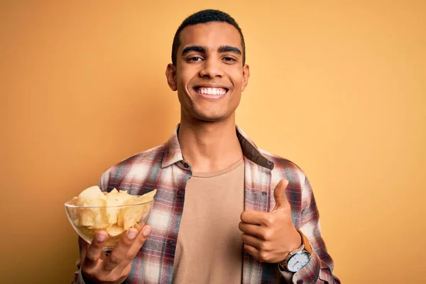 Young Handsome African American Man Holding Bowl Chips Potatoes Yellow — Stock Photo, Image